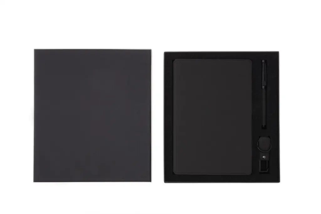 CHANGE ZERO Sustainable Gift Set with Refillable Notebook, Pen & USB Keychain - Black (6).webp
